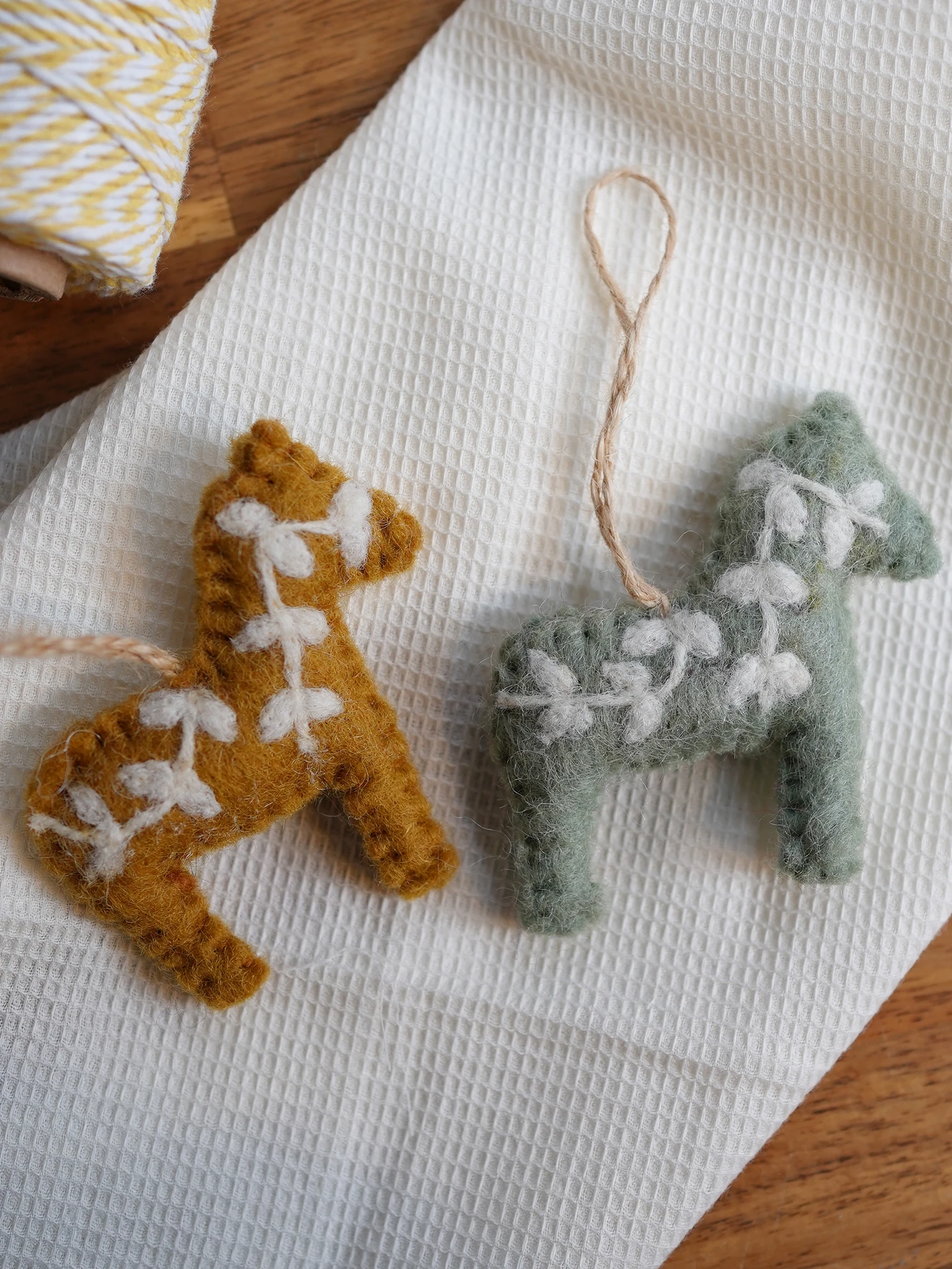 pingente-de-la-artesanal-em-feltro-de-cavalo-da-good-morning-store-–-acessorio-criativo-decorativo-para-casa-ideal-para-viag