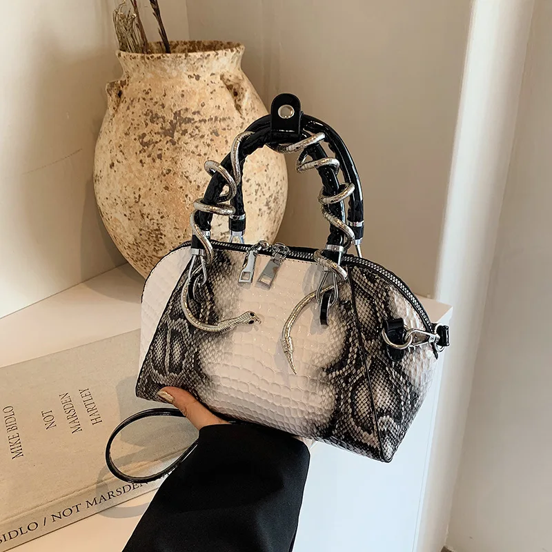 Fashionable Handbags for Women 2024 New Snake Pattern Leather Shell Bag Unique Design High Quality Vintage Shoulder Bag Woman