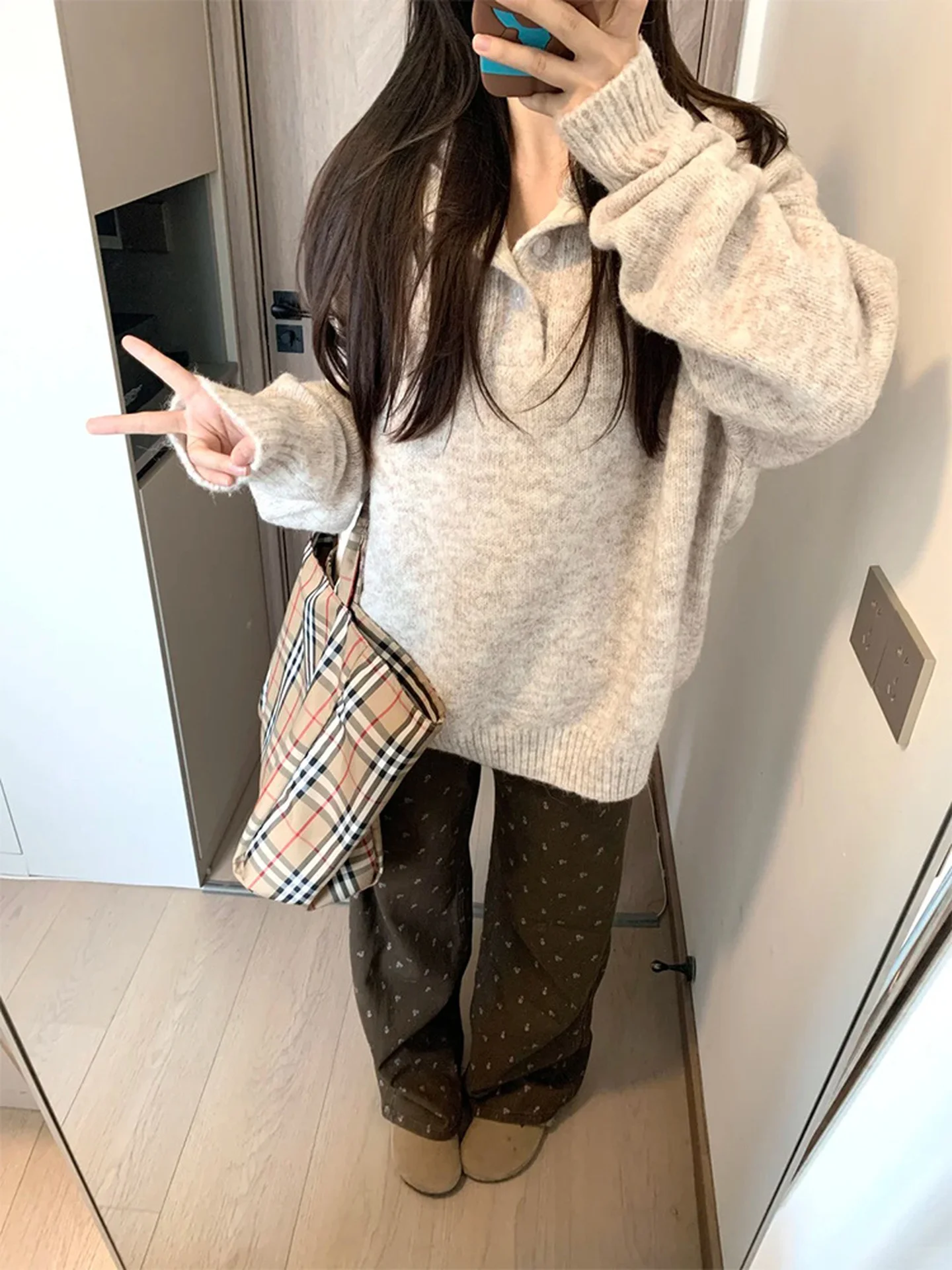 Damskie dżinsy z wysokim stanem i szerokimi nogawkami w retro kwiatowy wzór, jesienno-zimowe, nowe, wyszczuplające, w kolorze kakaowy brąz, premiumowe spodnie.