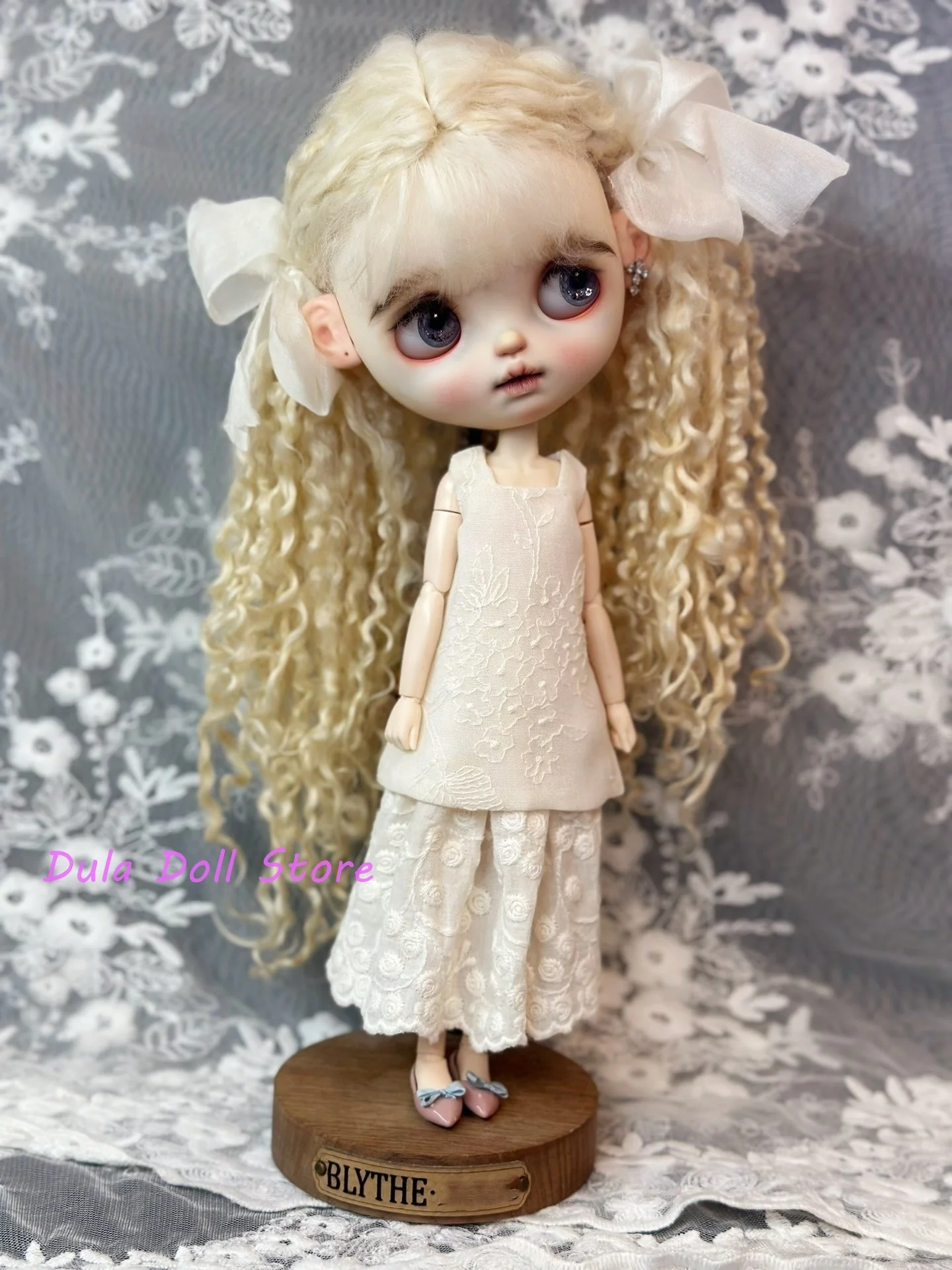 

Dula Doll Clothes White dark flower embroidery two-piece set for Blythe ob24 ob22 Landazz Landoudou ICY JerryB 1/6 Doll