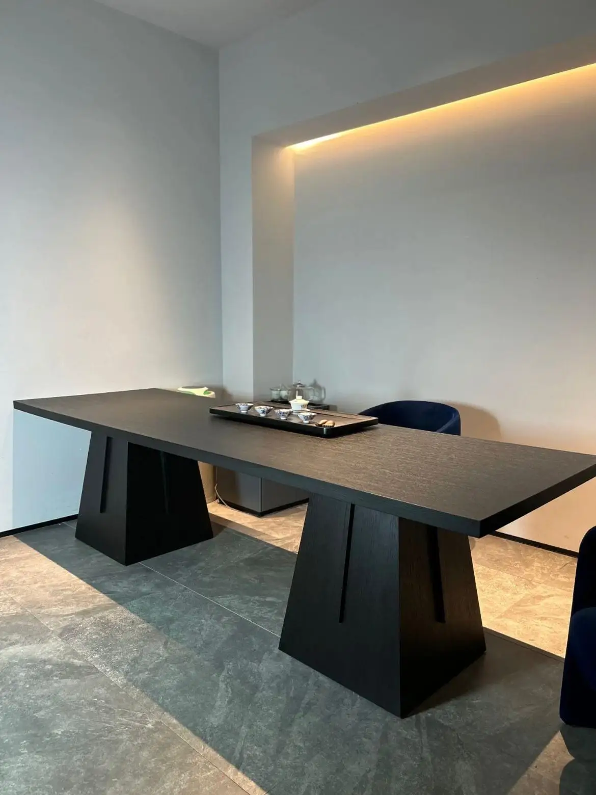 Mesa medieval retrô preta retangular de carvalho