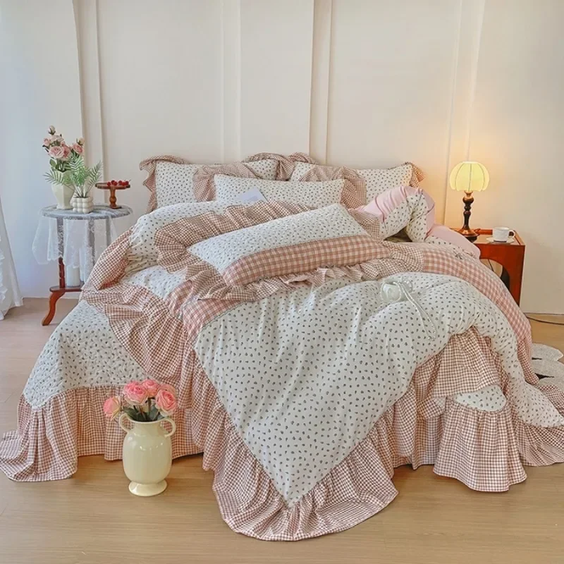 Korean version of princess style strawberry bed cover four-piece girl lace quilt cover padded bed cover three-piece bed skirt
