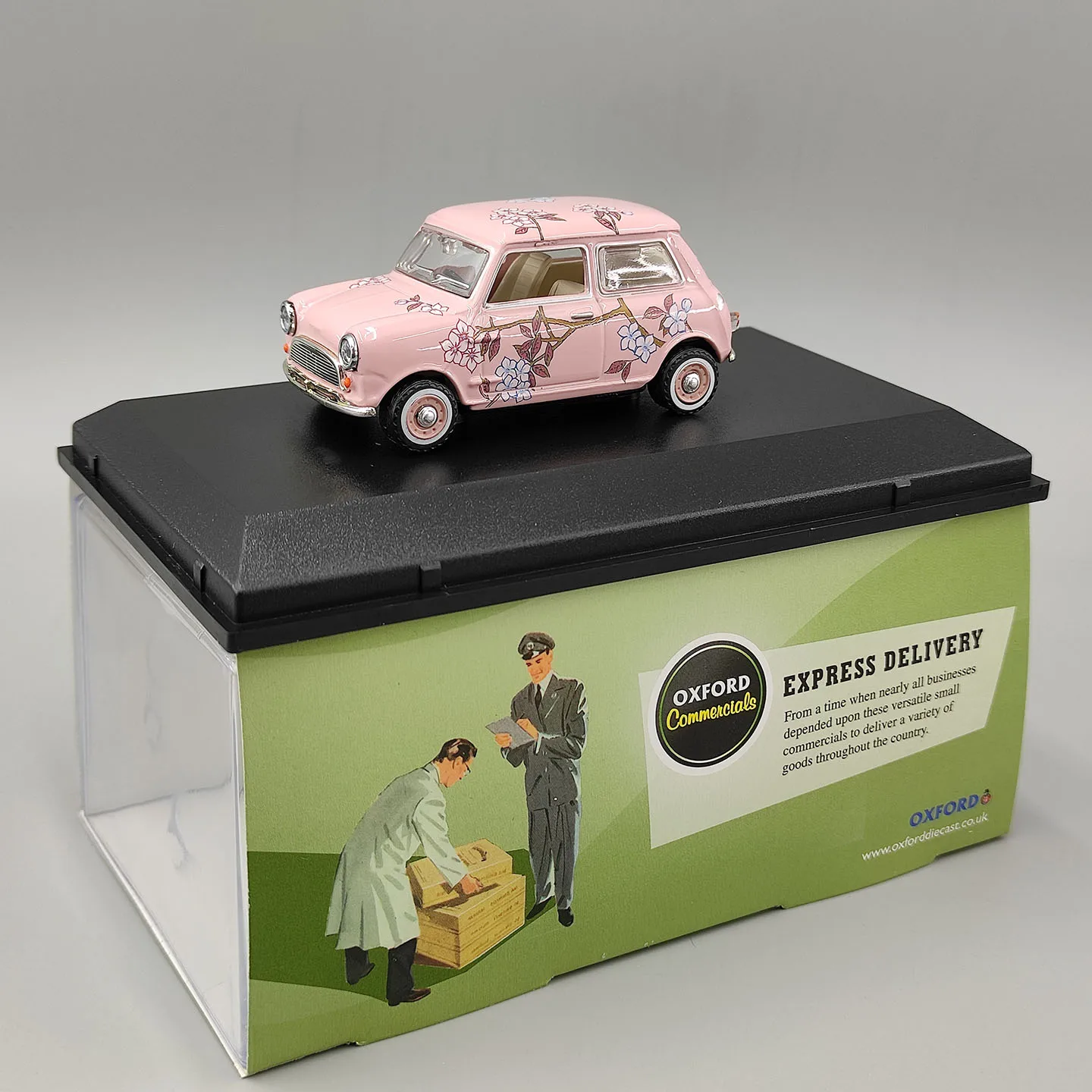 Modelo de Auto de Aleación en Miniatura OXFORD Escala 1:76 M&S Color Rosa Flor