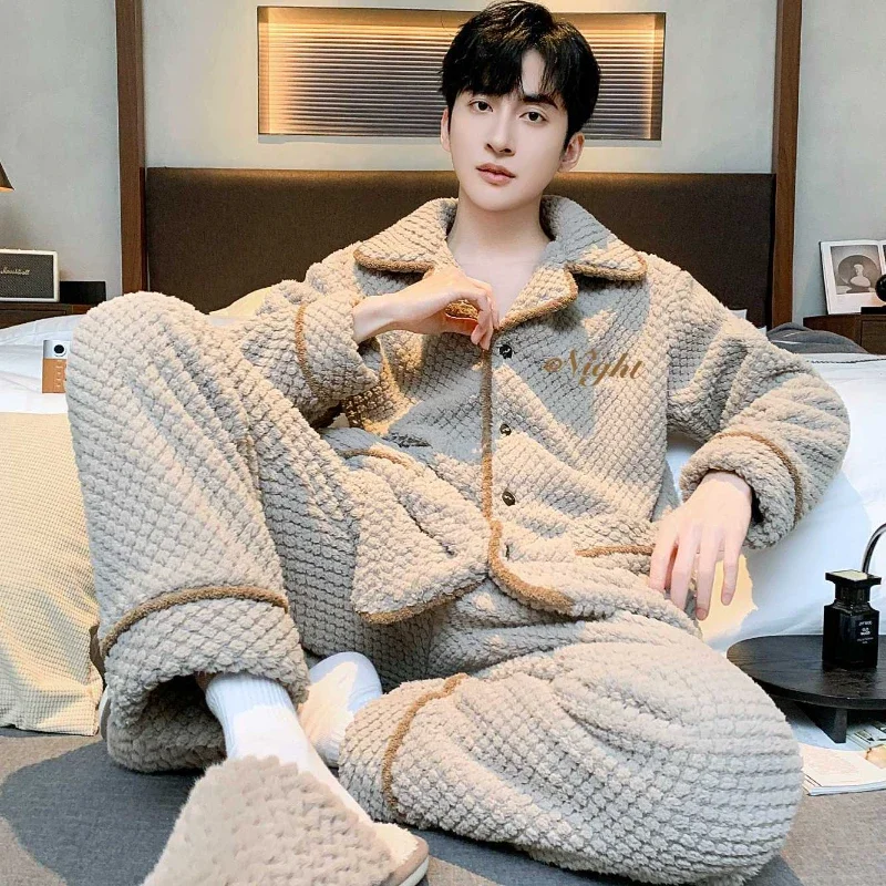 Men Can Wear A Loose Set of Warm Autumn and Winter Coral Velvet Homewear and Cashmere Thickened Large Size Flannel Pajamas