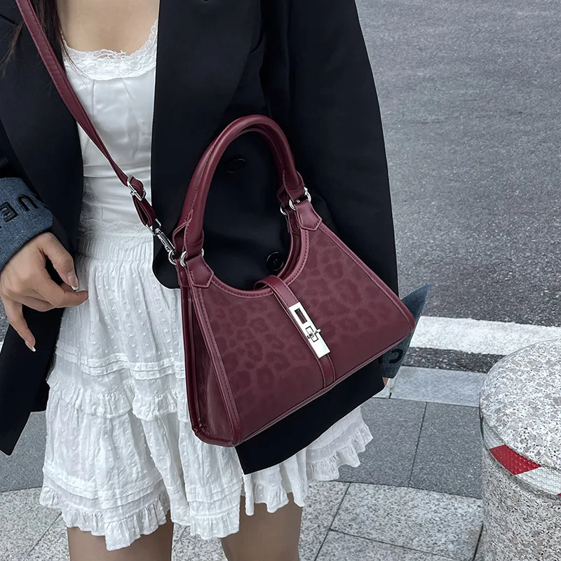 Женская сумка, нишевая качественная сумка в стиле ретро, маленькая сумочка, новая маленькая квадратная сумка с леопардовым принтом, универсальная сумка через плечо на одно плечо