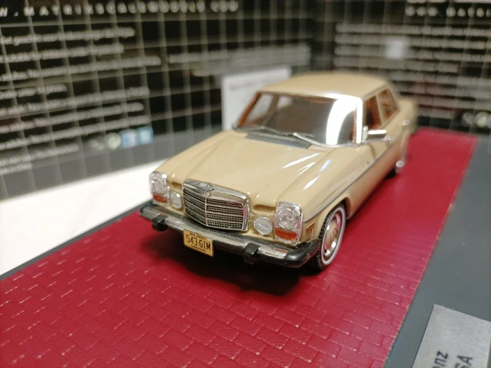 Matrix 1:43 300D W115 Diesel 1974 Vintage Car Simulation Limited Edition Resin Metal Static Car Model Toy Gift