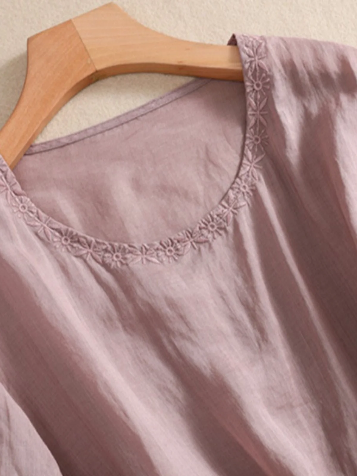 Atasan Asimetris Warna-warni dengan Bordir Artistik Musim Panas dari Katun Linen untuk Wanita Ukuran Plus dengan Kerah Bulat