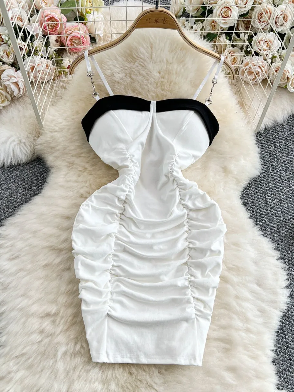 Foamlina 2025 New Fashion Bow Strap Slash Spalla Abito attillato da donna Sexy floccaggio in pizzo corto Nero Bianco Patchwork Abiti