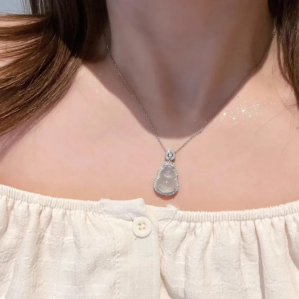 

Best-selling 2025 New Women's Ice-lucent Gourd Pendant Necklace Chinese style Girls Luxury Unique Elegant Summer Wear