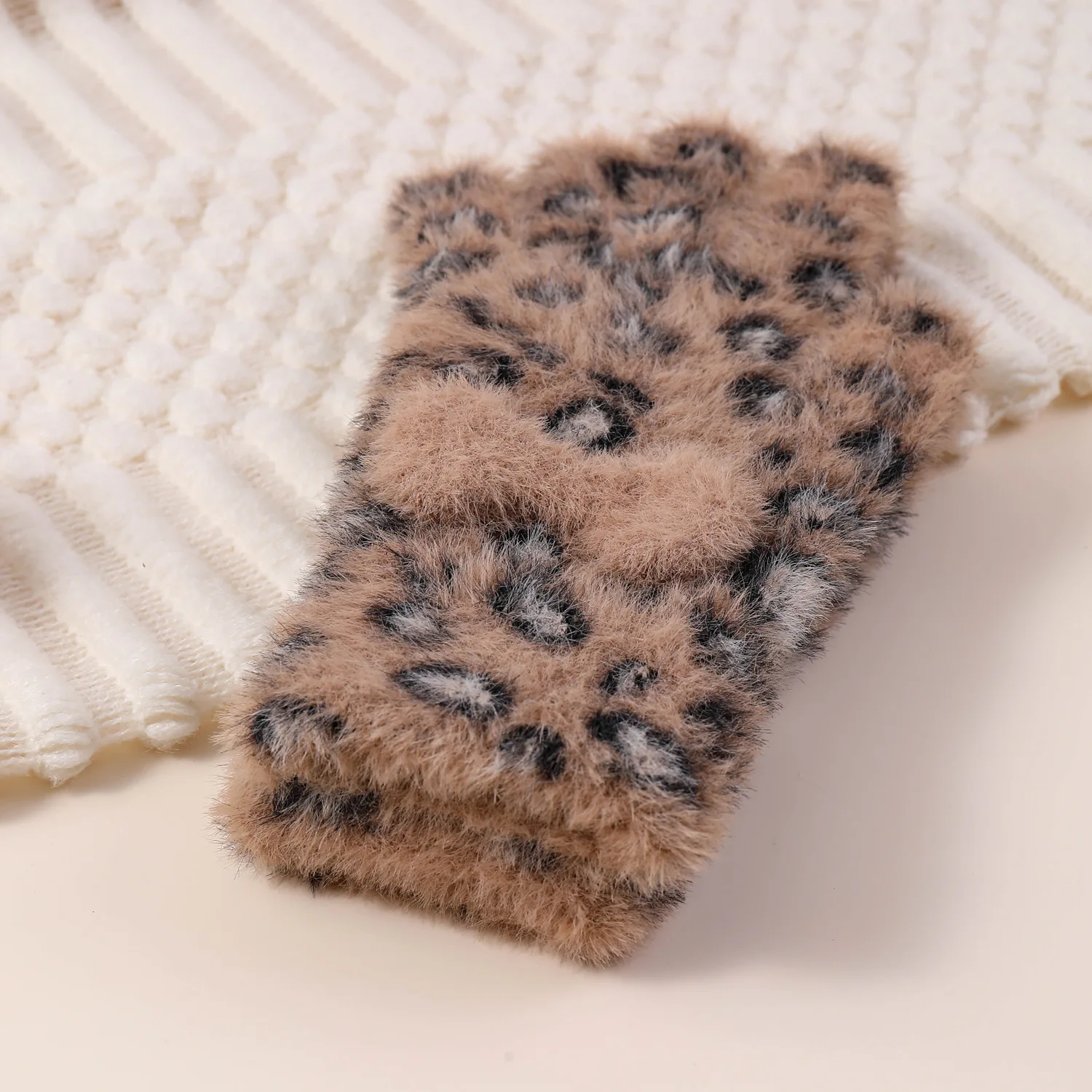 Herfst en winter warme handschoenen Dames Leuke mode Strik Luipaardpatroon Vingerhandschoenen Koudbestendige warme gebreide handschoenen