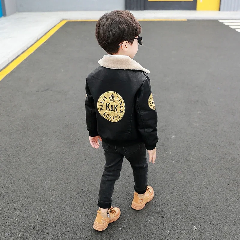 سترة NewChildren الوسيم للخريف والشتاء مع سترة جلدية بسيطة عالية الجودة..4-15 سنة