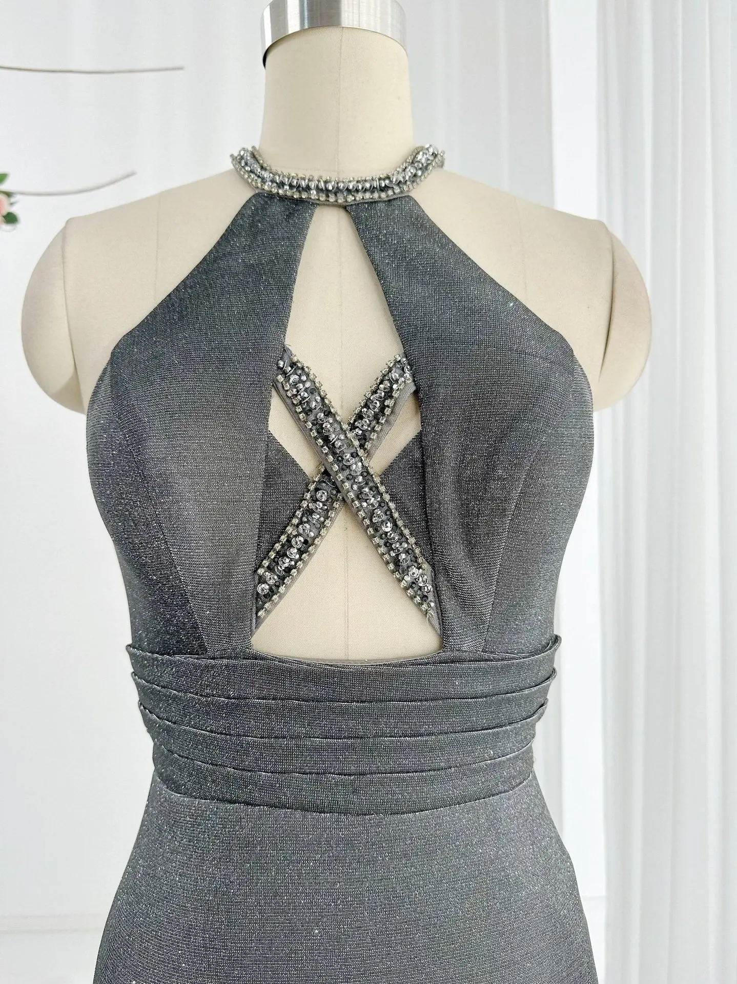 Dark -Gray Sexy Hollow V -Neck Exposed Shoulder Slim Mermaid Hanging Neck Banquet Night Dress Evening Dress M2157