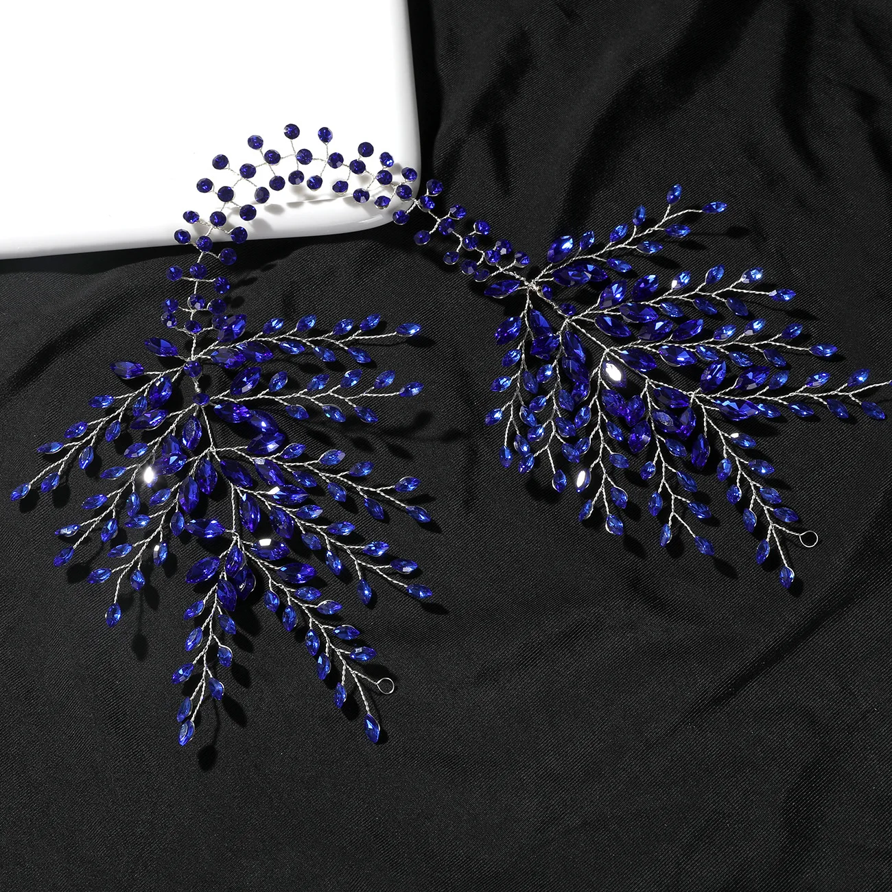 SLBRIDAL Handgefertigtes, trendiges Braut-Stirnband mit Kristallen, Strass und Perlen, Hochzeits-Haarschmuck für Frauen, Brautjungfern-Kopfschmuck, Schmuck. – Detail 1