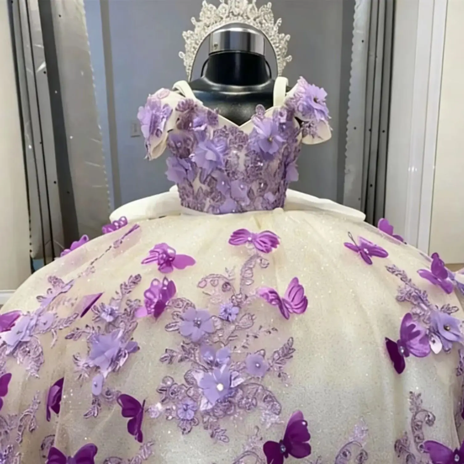 

Elegant Customized Flower Girl Dress for Wedding with Bow 3D Butterfly Floor Lenght Kids Birthday Party First Communion Gown
