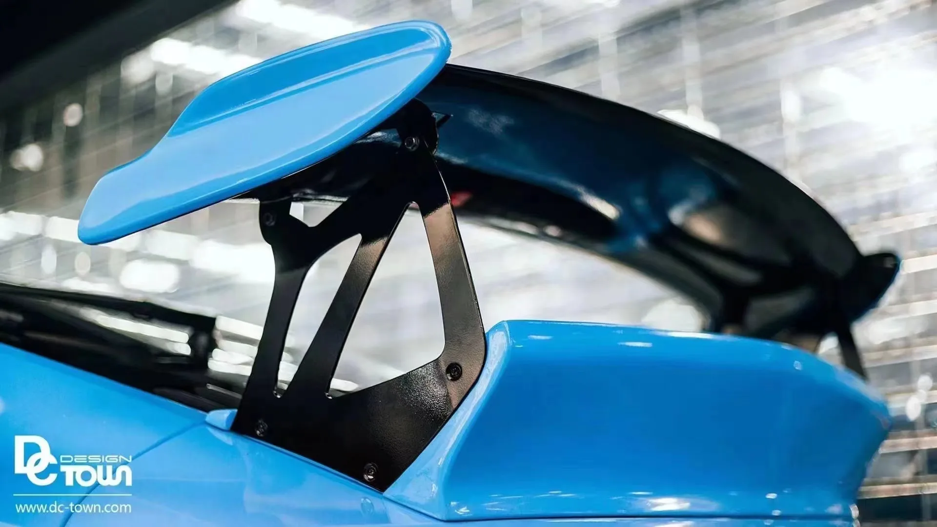 

suitable for High Quality Carbon Fiber Upgrade DMC Style Spoiler Body Kit Porsche 992 992