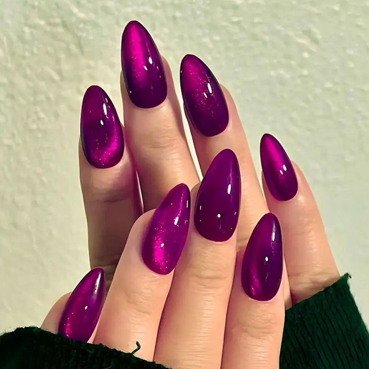 24 Stück glänzende rote Katzenaugen-Nägel zum Aufdrücken, vollständige Abdeckung, nackte Farbe, tragbare Mandel-Kunstnägel, Charms, abnehmbarer künstlicher Nagel für Mädchen