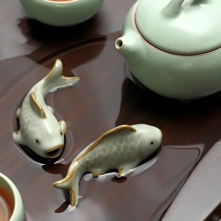 The Ru Kiln Iln Carp Mini Clay Tea Pet Ceramic Tea Decoration Lovely Porcelain Living Room Figurines & Miniatures for Home Decor