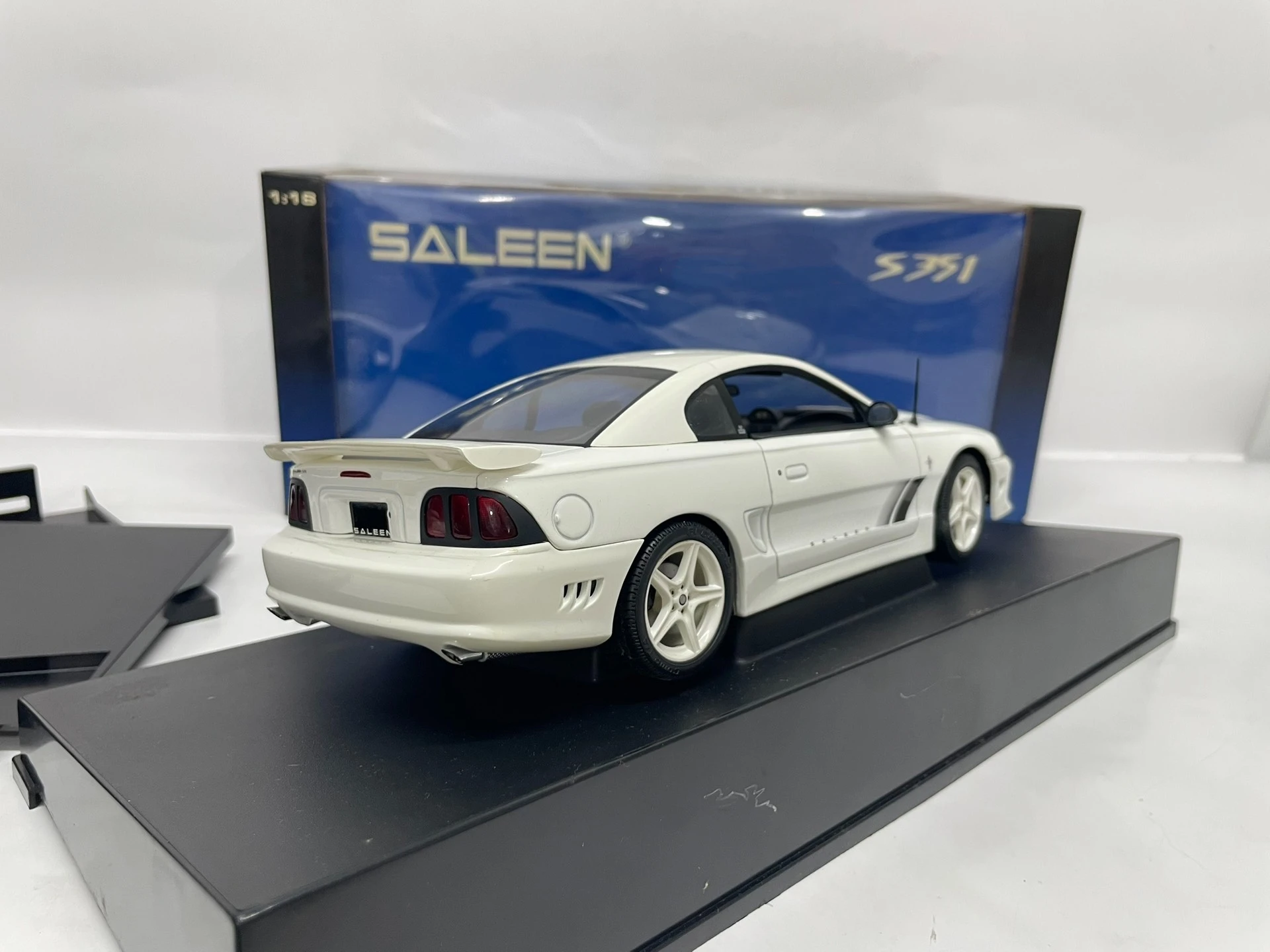 Autoart 1:18 Saleen S351 White Simulation Limited Edition All Open Alloy Metal Static Car Model Toy Gift