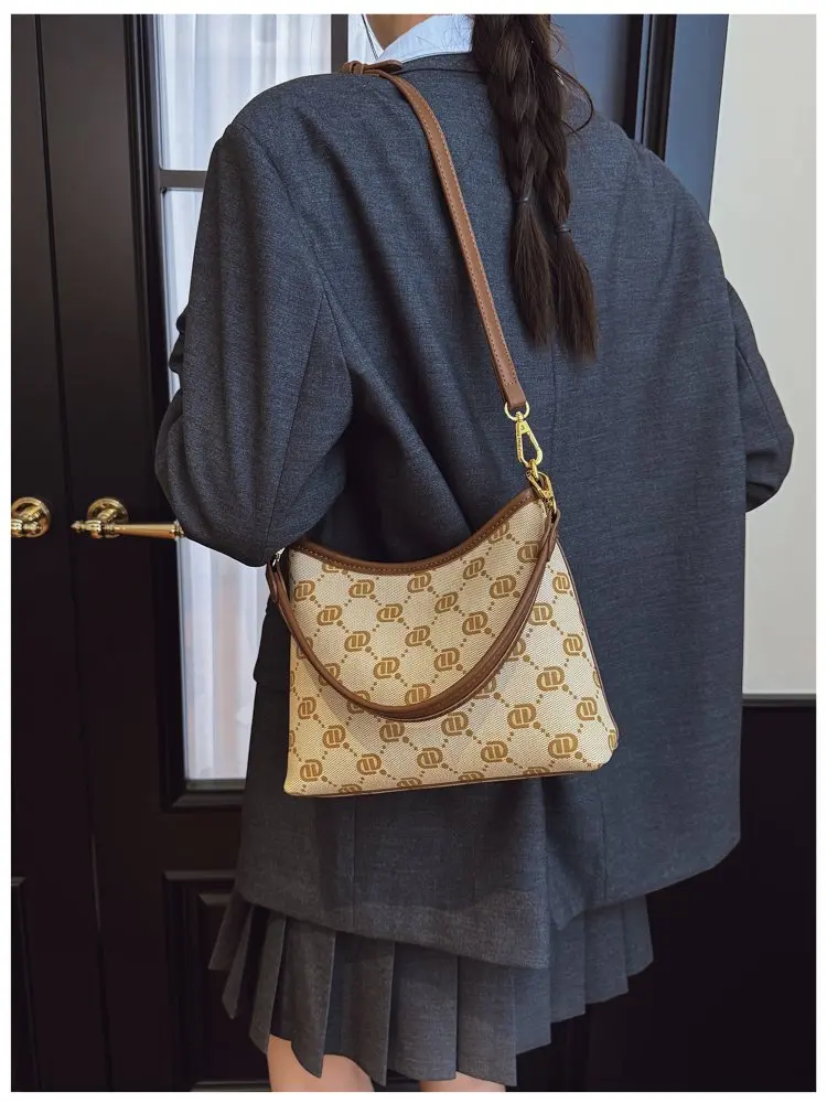 

Ladies Messenger Bag Crafted From Premium Leather Boasting Casual High-End Durable Look