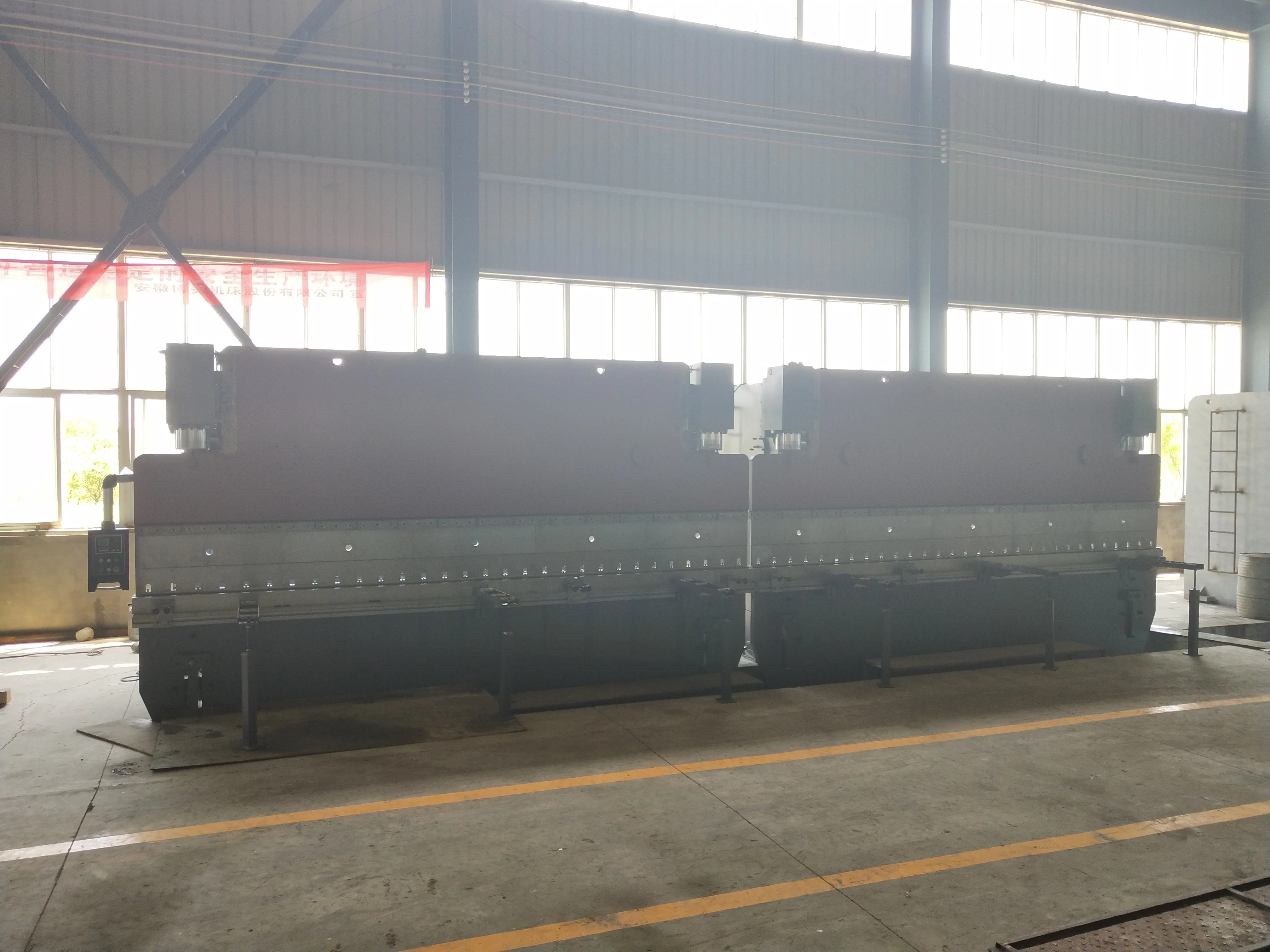 New Design Hydraulic CNC Tandem Semi-Automatic High-Accuracy Bending Press Brake For Aluminum Processing