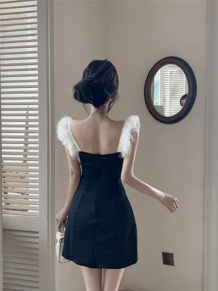 Abito da festa di compleanno blu nero patchwork di piume di moda Abito estivo aderente da donna con colletto quadrato in rete cava