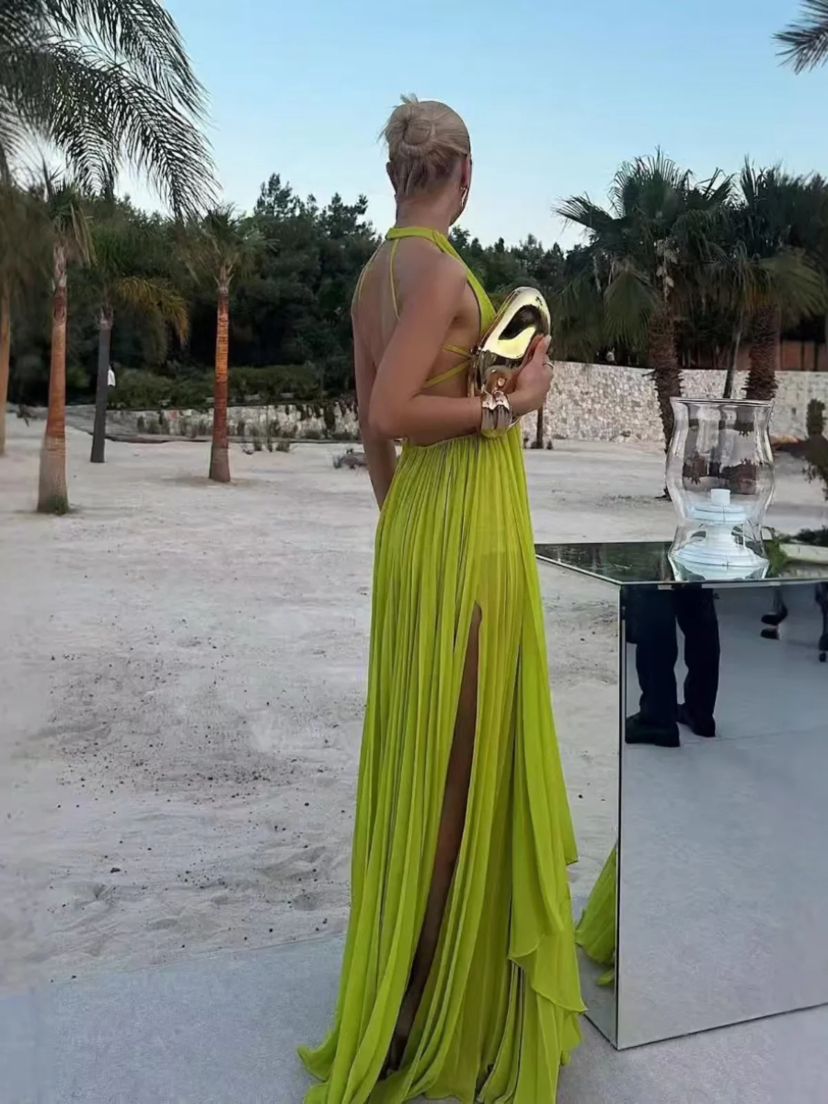 섹시한 백리스 라운드넥 민소매 비치 드레스 여성 휴가 스타일 루즈핏 소프트 폴리에스터 골드 스커트 롱 썸머 드레스