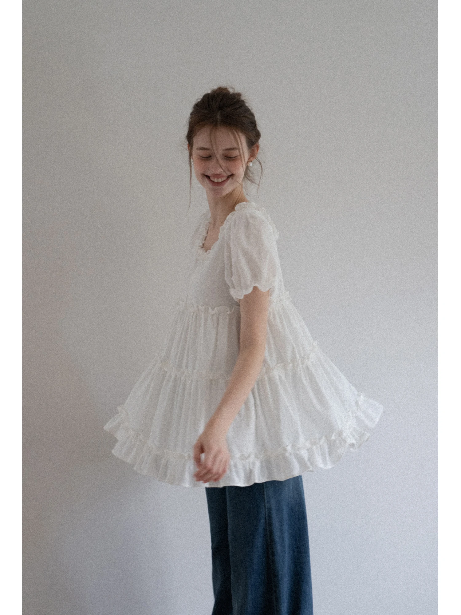 

Casual Sle White Ruffle Trimmed Loose Fit Bubble Sve irt Square Collar Slimming Effectiven Eggka Women's Faion Top