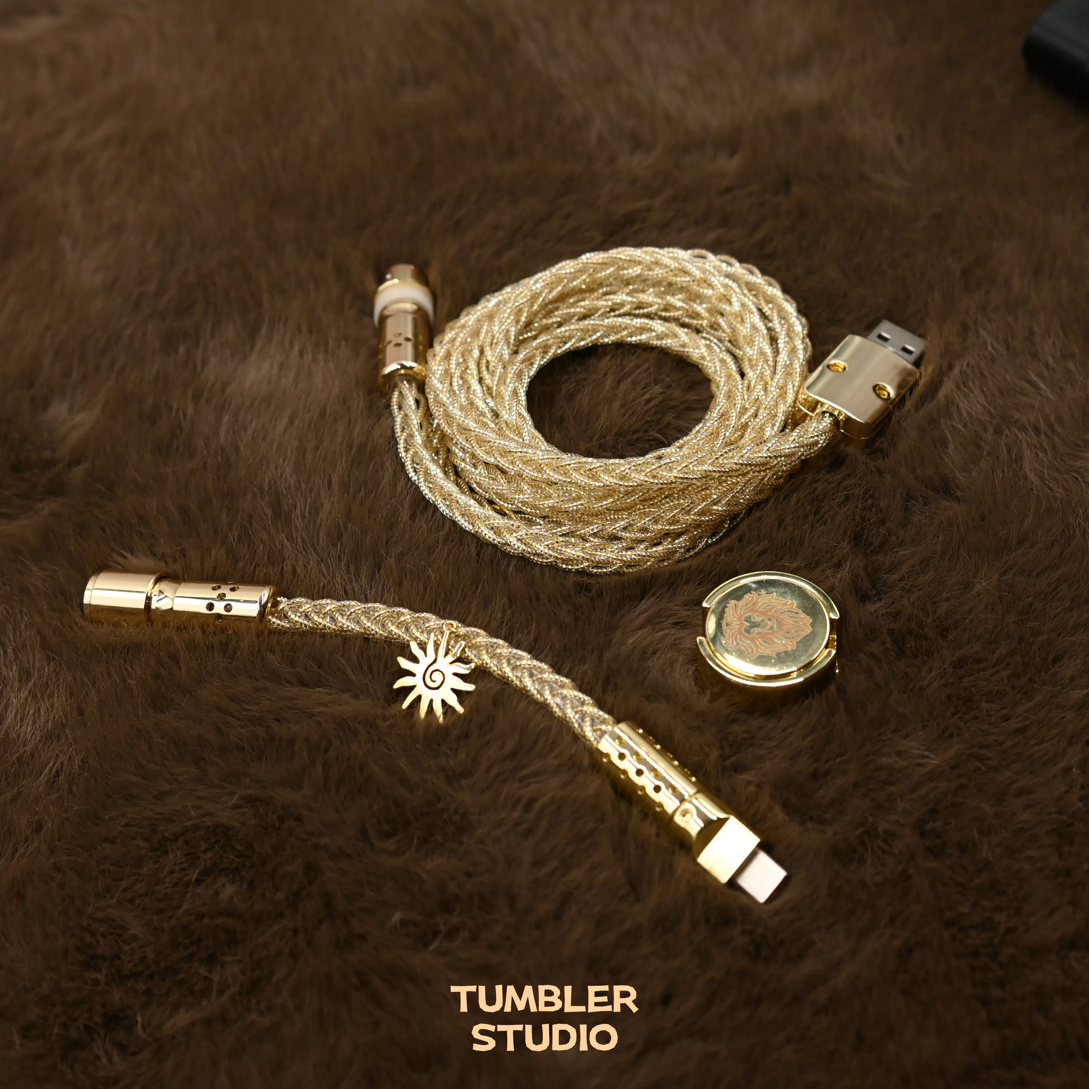 Tumbler Studio RGB 8K Aviator Cable Lion King Nameplate Single Crystal Copper Magnetic Mechanical Keyboard Cable USB Spring Wire