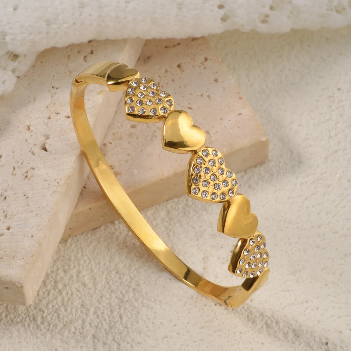 Damen-Armband im Vintage-Stil, elegant, trendig, Liebesherz-Armreif, Jahrestag, Büro, Date, Alltag, Schmuck, Accessoire, klassisches Geschenk