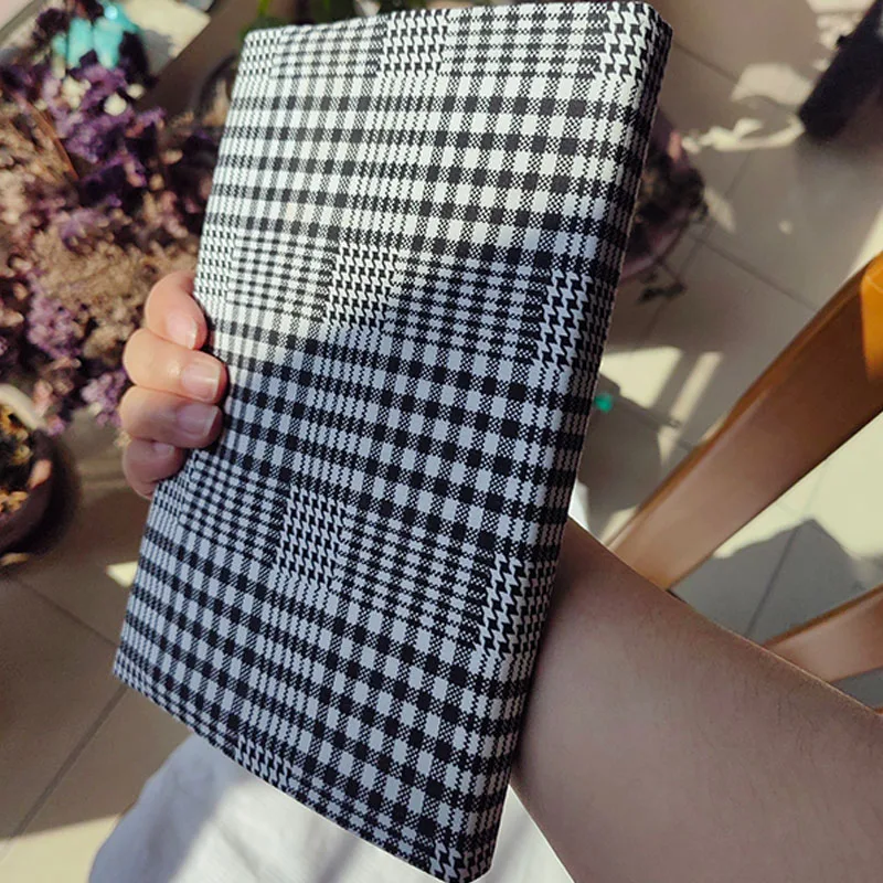 Classic Checkered Pattern，A5 Or Customizable Size Adjustable Book Cover