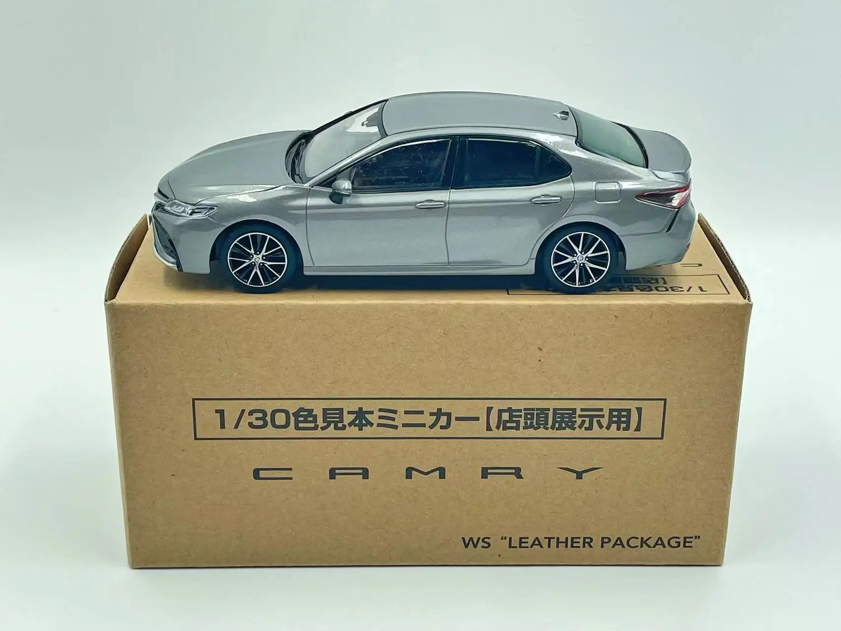 Original factory 1:30 Camry Collection die cast alloy car model gift