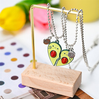 Lovely Magnetic Avocado Necklace for Women Cute Best Friends Heart Shaped Stitching Pendant BFF Jewelry Girlfriends Gift 2025