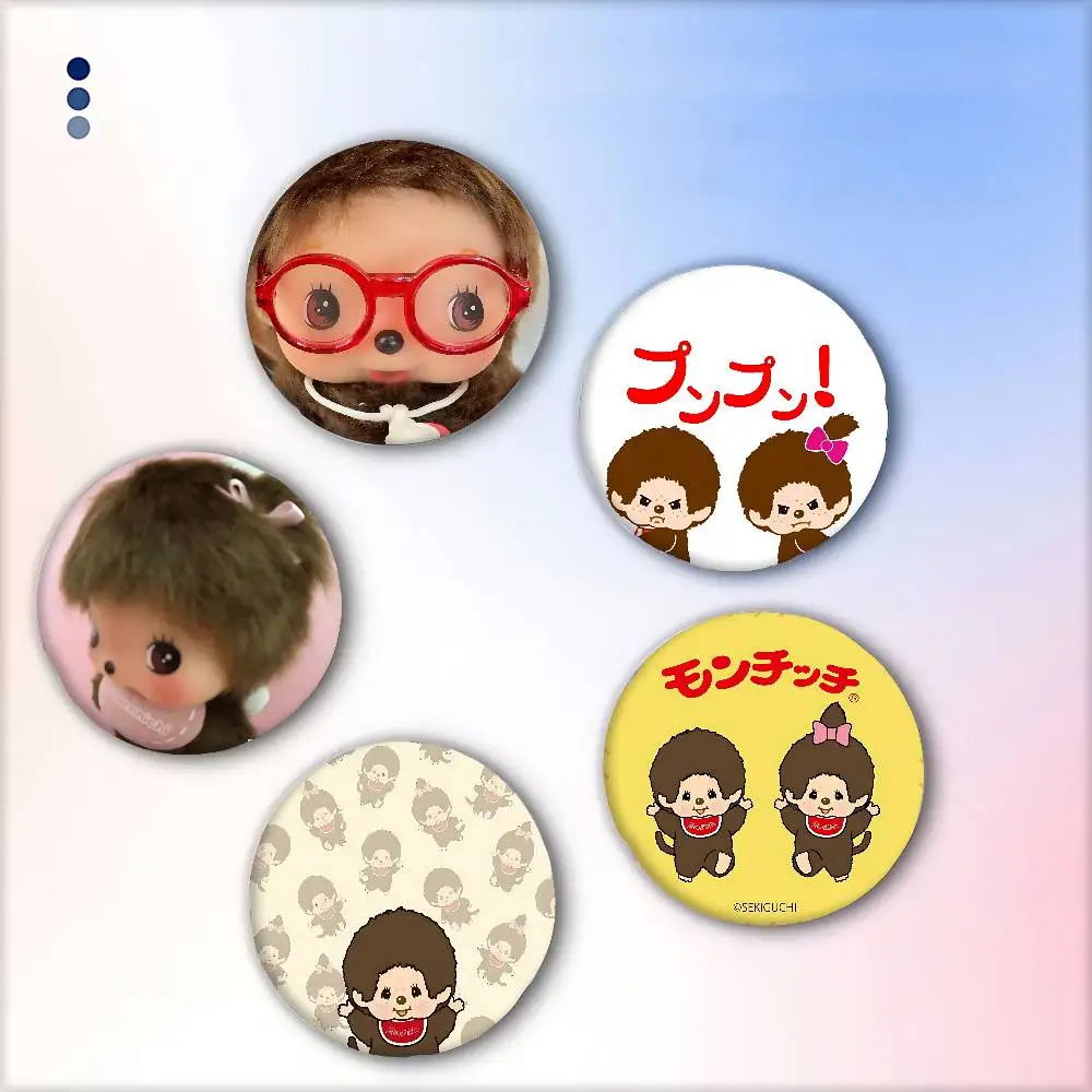 لطيف الكرتون M-monchhichis-s شارات الطرفية التلبيب دبابيس صفيح بروش مستدير لحقيبة الكتف اكسسوارات هدايا تذكارية