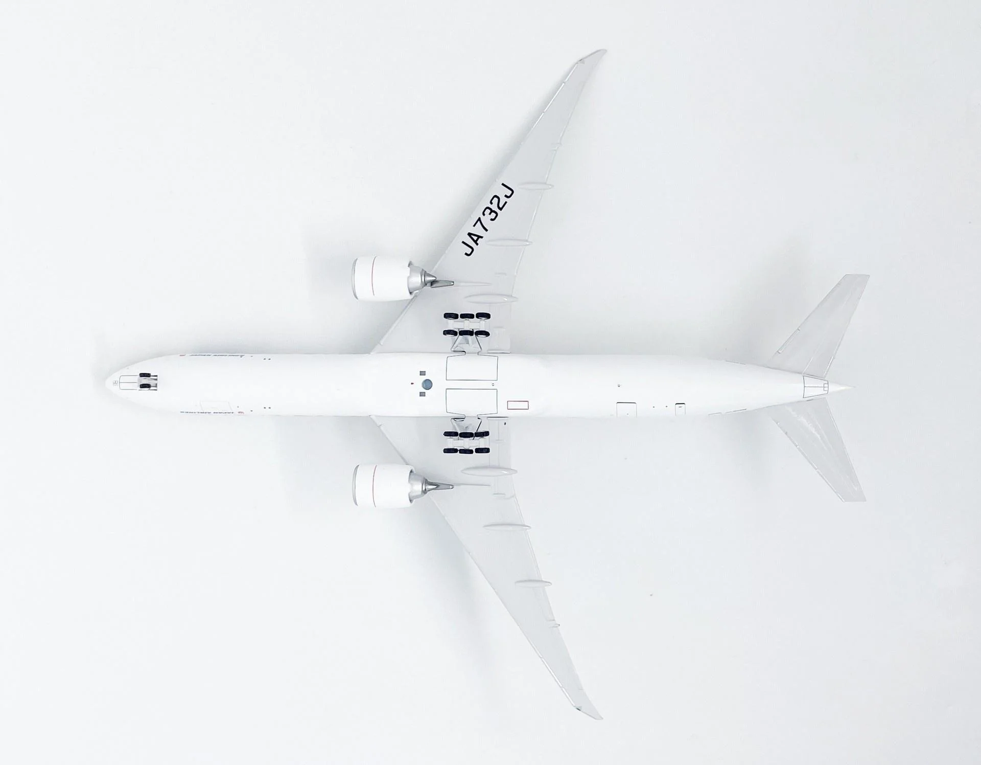 Scale Aircraft 1:400 Japan Airlines Boe ing B777-300ER Plane Die-cast Model Miniature Airplane Alloy Simulation Metal Ornament