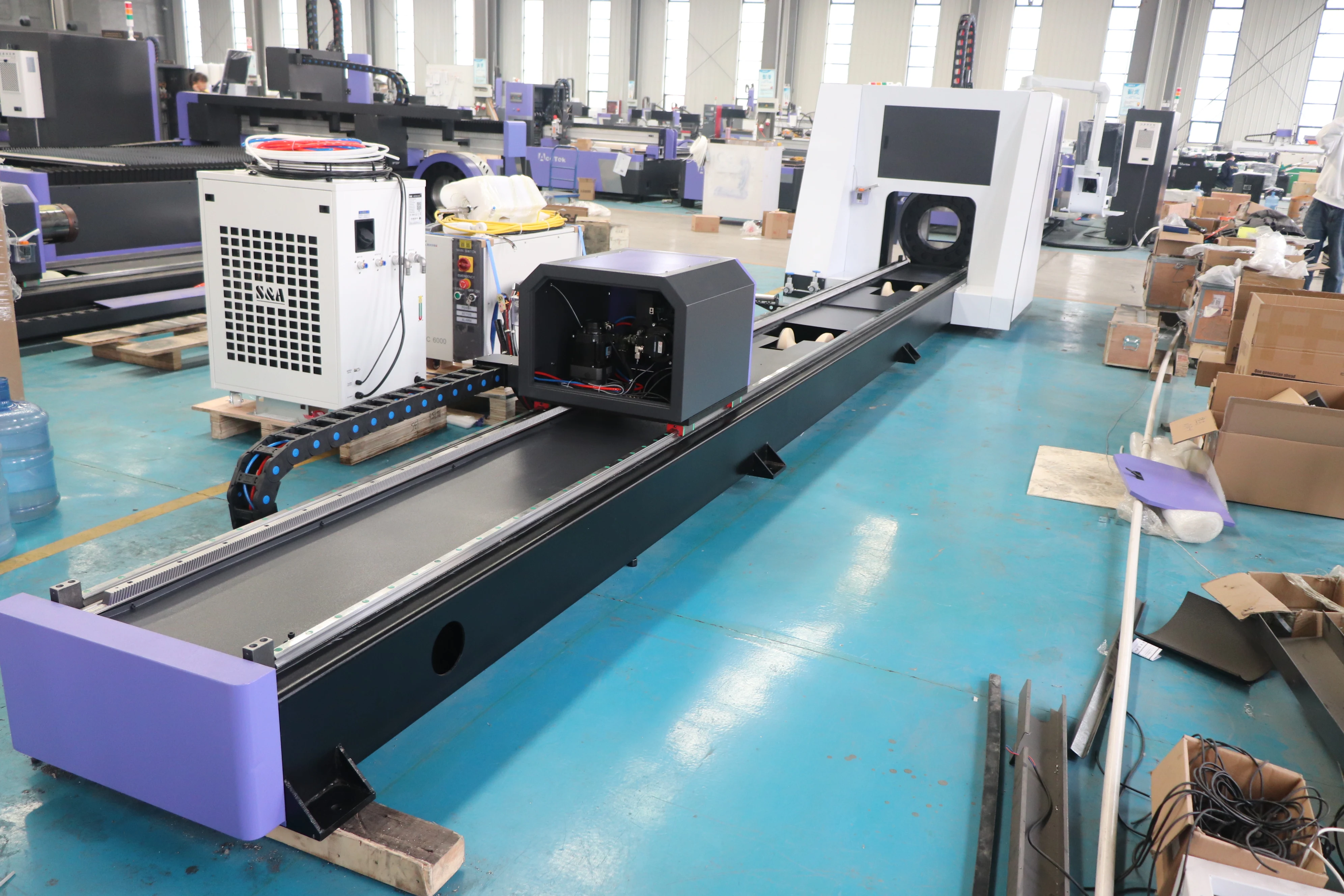 Metal Tube Fiber Laser Cutting Machine 2 Clamps / 3 Clamps Tubepro with Nesting Software 1000W 3000W 6000W 15mm~300mm Diameter