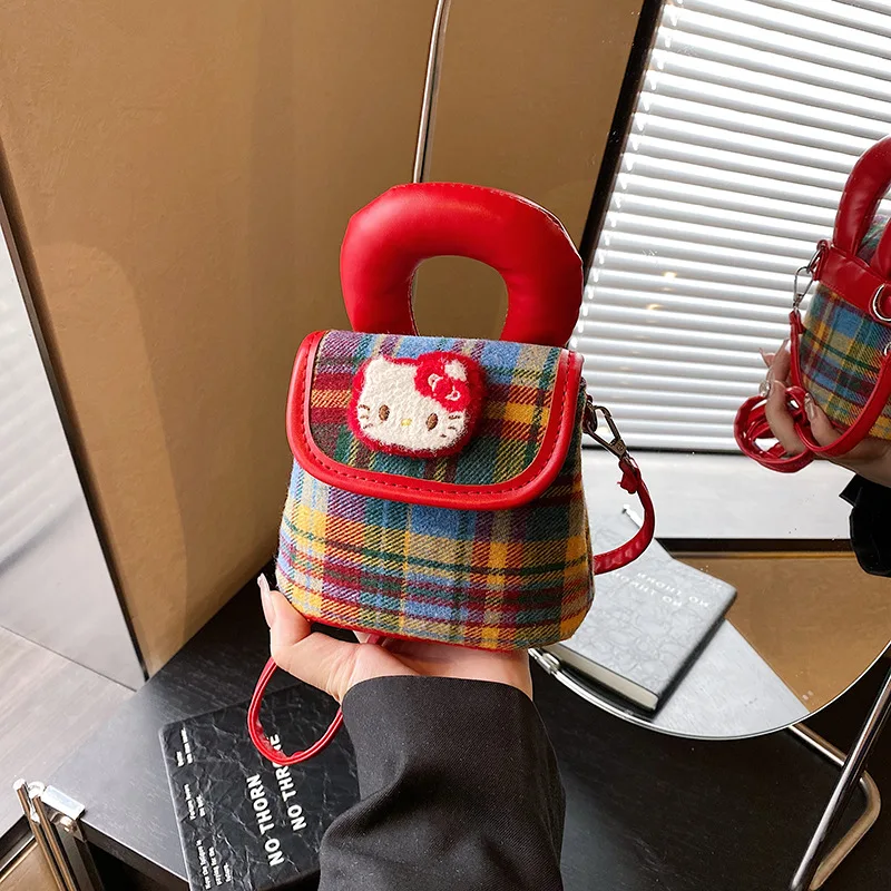 

Женская сумка Hello Kitty, милая сумка на плечо Dopamine Sanrio, милая сумка на плечо с сердечком для девочек, мини-сумка на плечо, мини-плед
