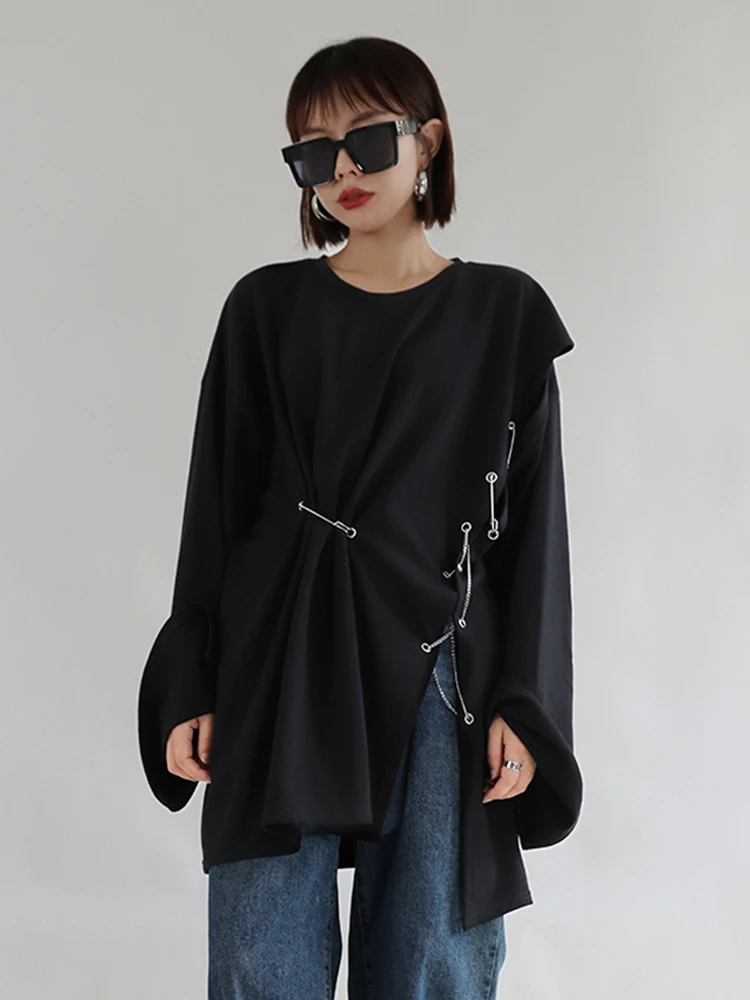 [EAM] Women Black Side Slit Irregular Big Size T-shirt New Round Neck Long Sleeve Fashion Tide Spring Autumn 2024 1DE8803