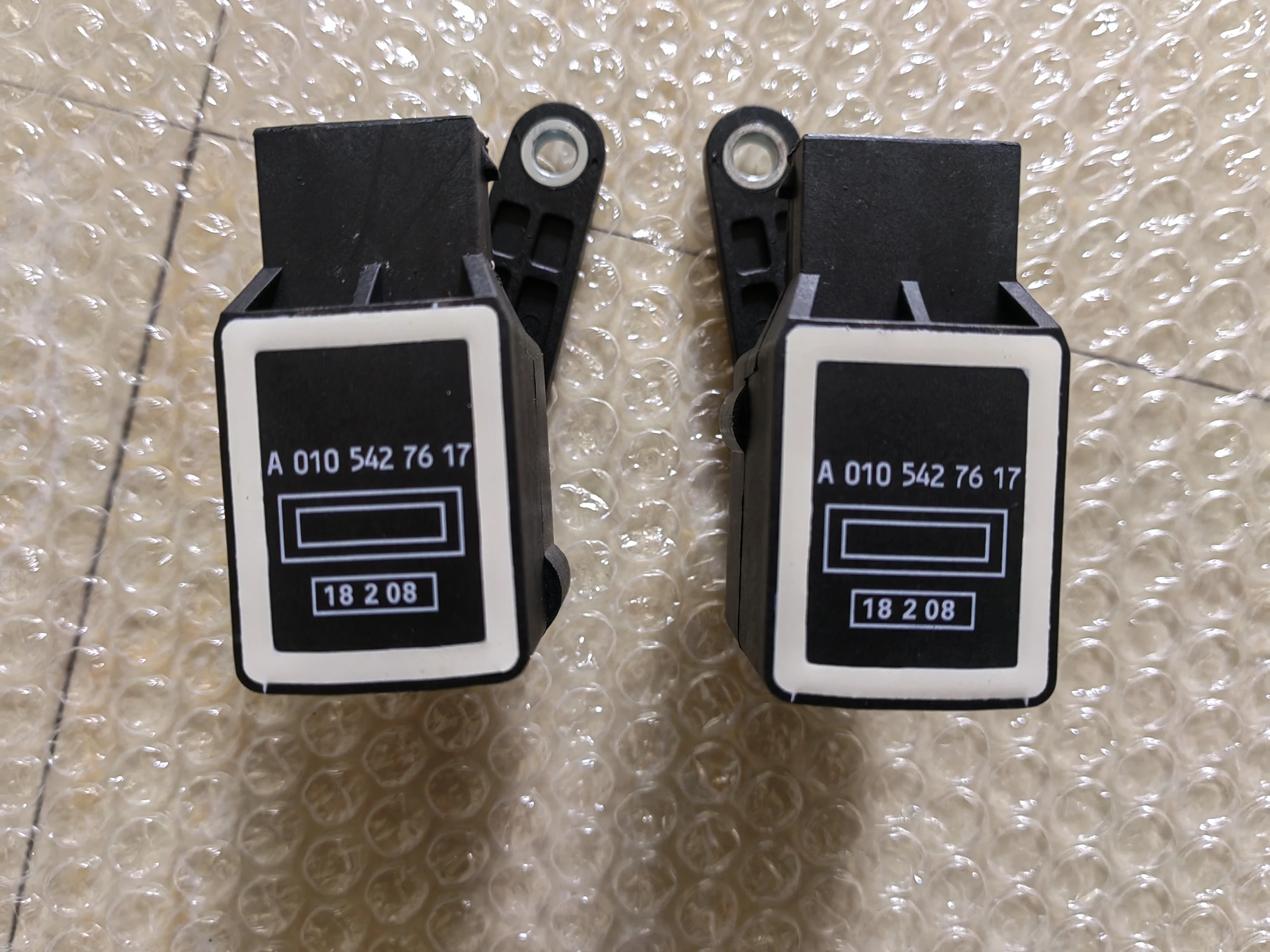 

2 датчика уровня подвески для Mercedes-Benz W220 W211 S211 W639 W211 C219 (Оригинальные) # A0105427617 / 0105427617 / A010 542 76 17