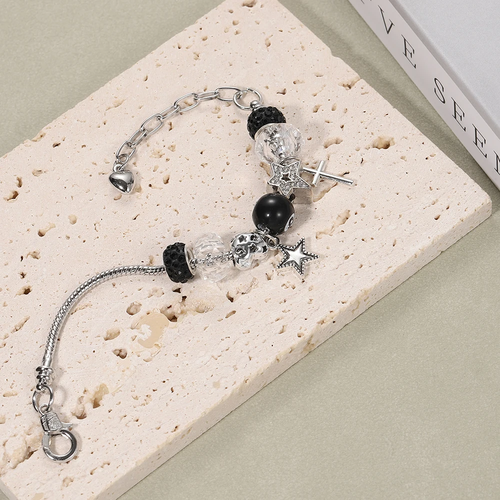 Süßes, cooles Armband mit großen Perlen im Schlangenknochen-Stil, Stern-, Herz-, Kreuz- und Billard-Anhänger, verstellbares Accessoire für Damen und Herren, Geschenk. – Detail 2