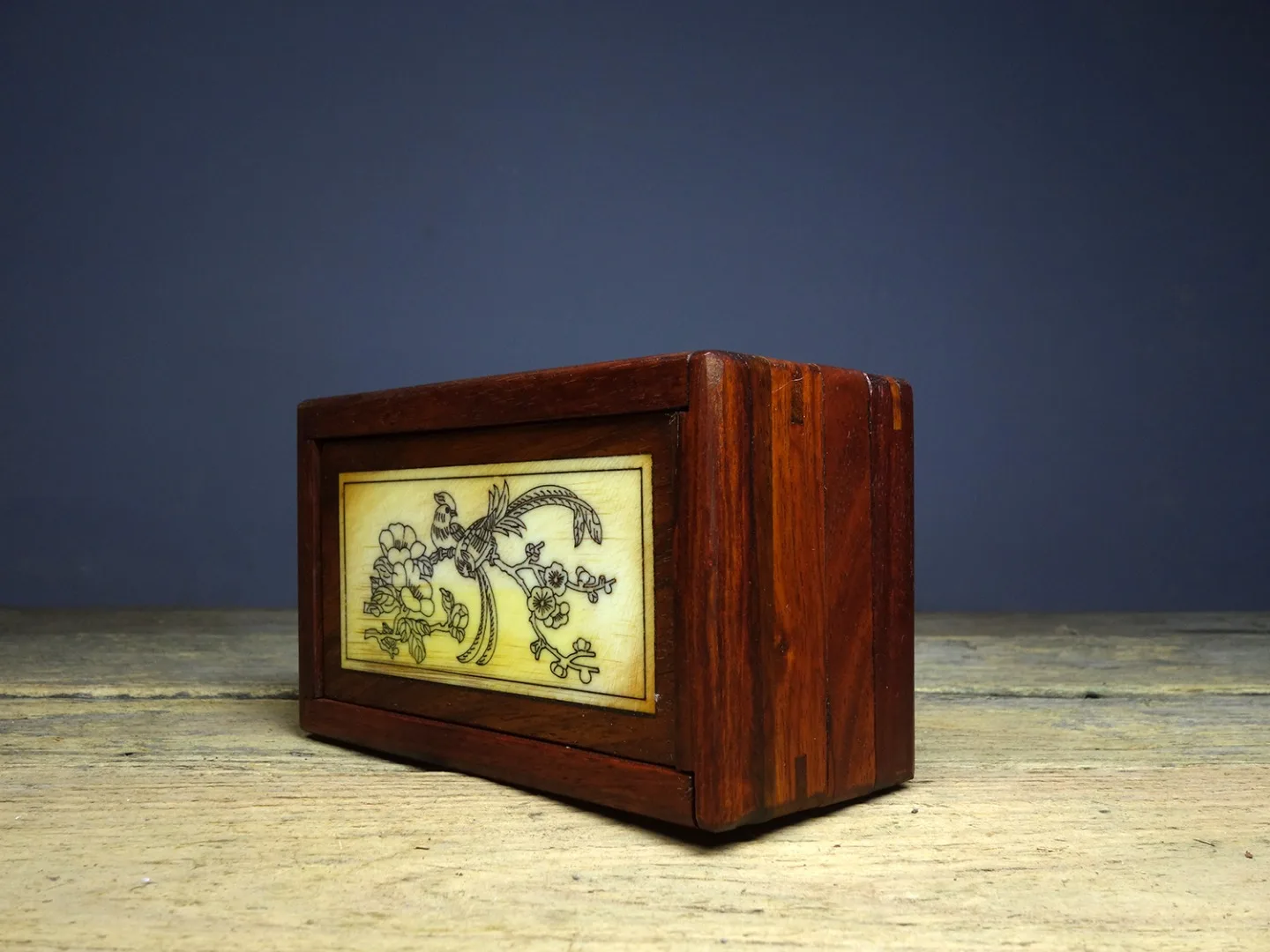 Rosewood Seiko inlaid flowers and birds Luban box jewelry box ornaments