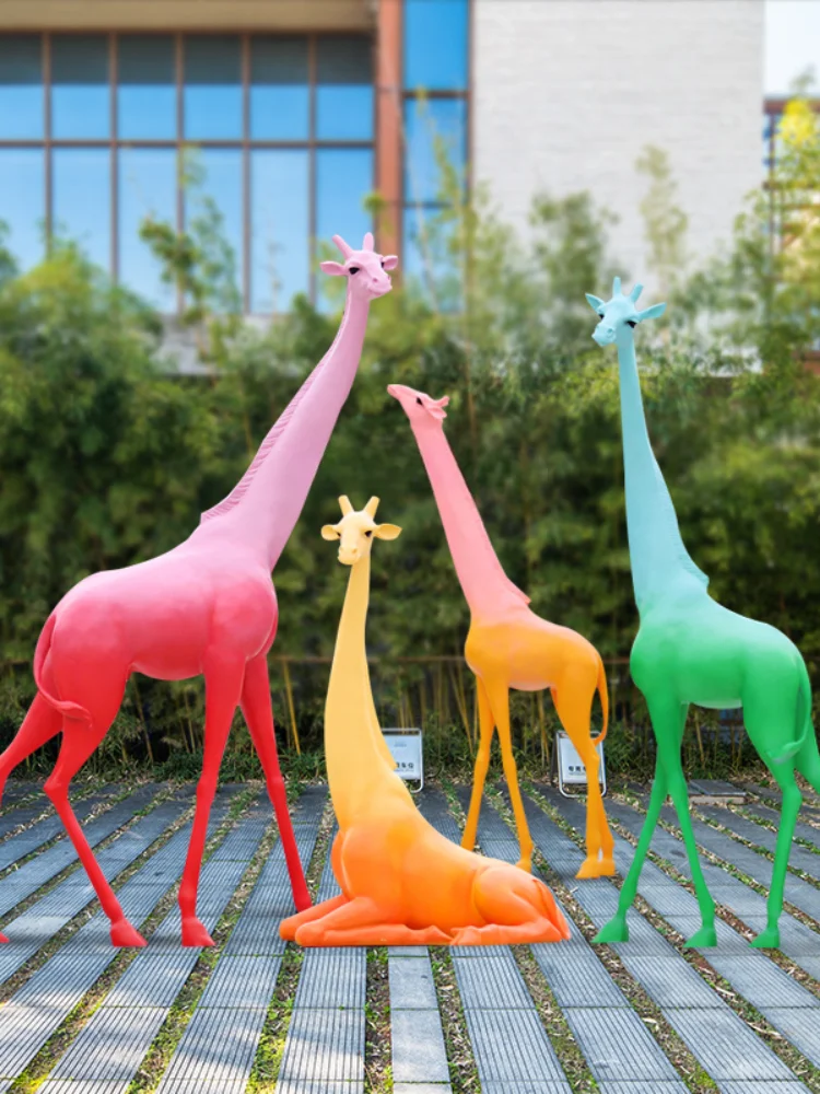 LBX Outdoor Creative Gradient Giraffe GRP Sculpture Park Forest Landscape Decorations Shopping Mall Animal Large Ornaments