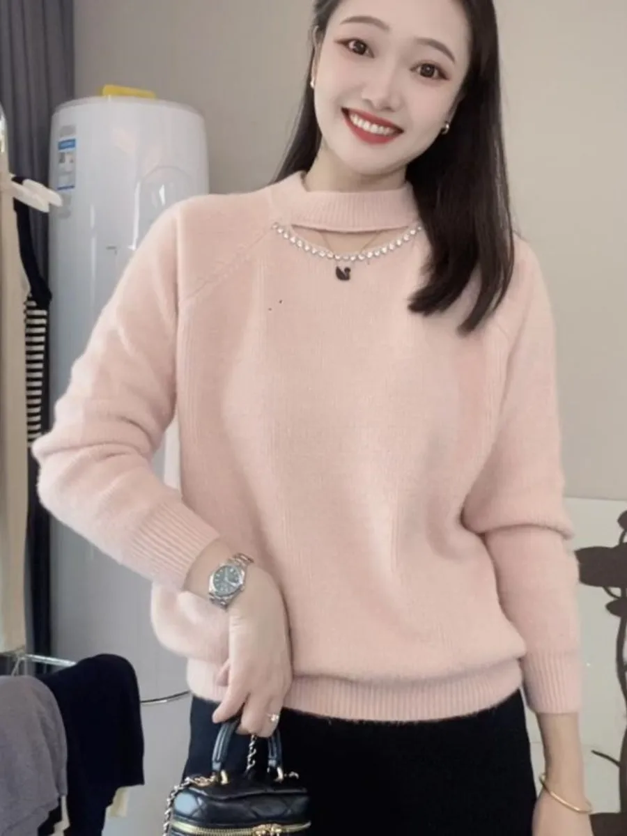 เสื้อสเวตเตอร์ถักลายฉลุสำหรับผู้หญิง ดีไซน์แฟชั่นฤดูใบไม้ร่วงและฤดูหนาว ช่วยลดอายุ สวมใส่เป็นเสื้อตัวในได้