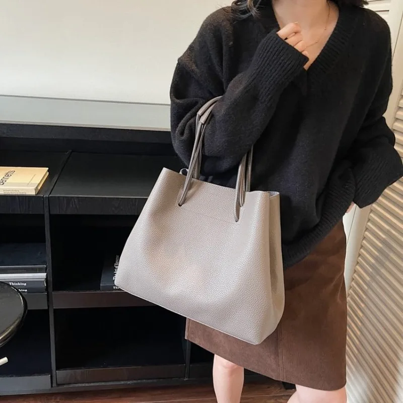 

Fashion Mom Leather Diaper Bag Elegant Paris Trendy Vintage Craft Casual Crossbody Tote Bag Stylish Practical Mommy Outdoor
