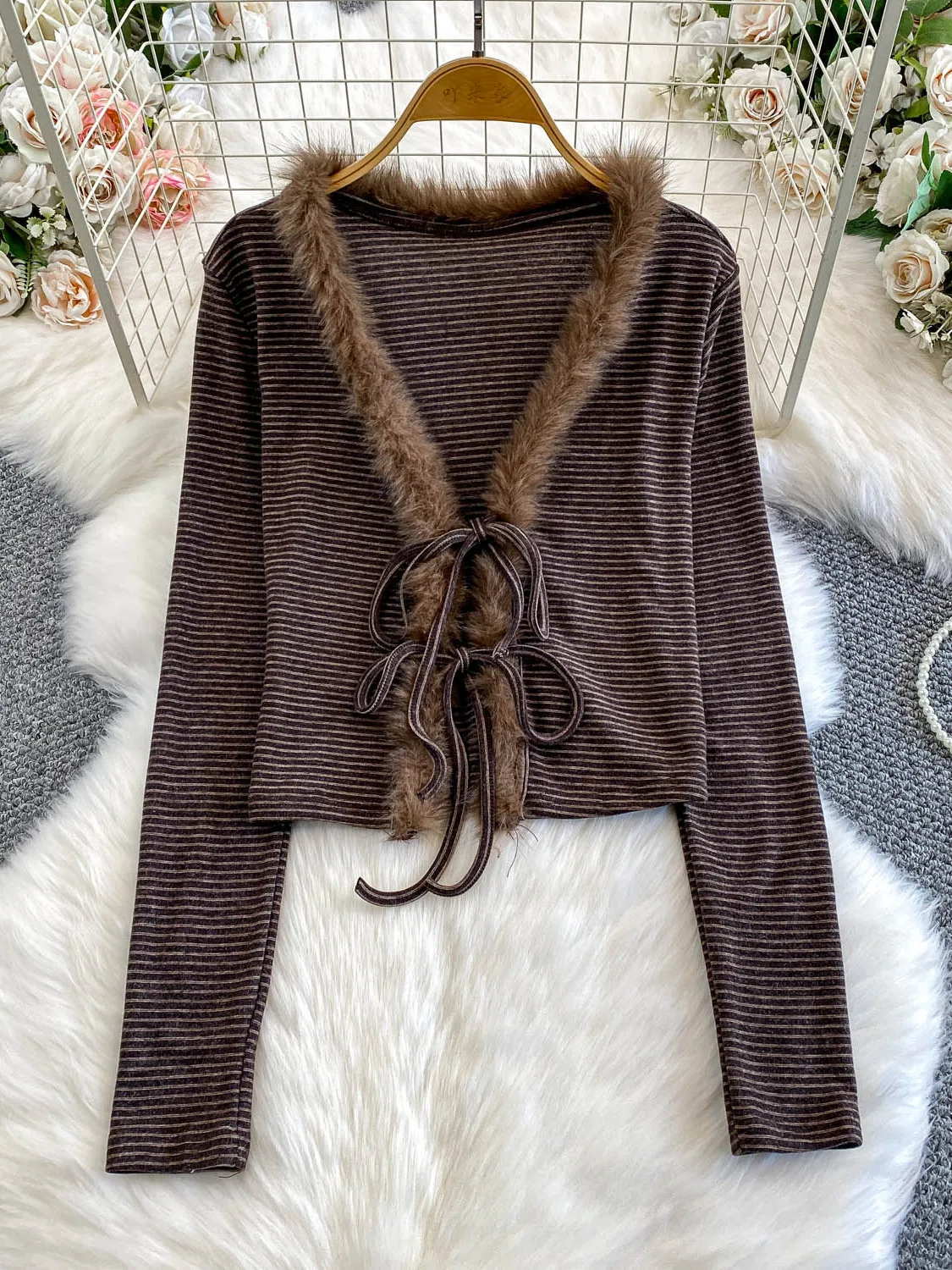 الكورية Sle V-Ne تي شيرت المرأة سليم صالح المرقعة الفراء شريط مربوط أعلى الخريف الشتاء Faion عادية طويلة Sve