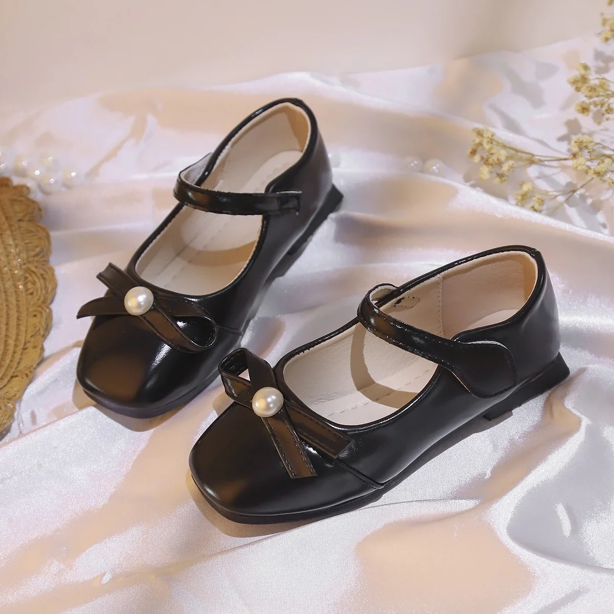 

Girls Flat Shoes Black Matte Children Performance Shoes Pu Leather Soft Sole 2025 Spring Autumn Kids Princess Shoes Simple Bows
