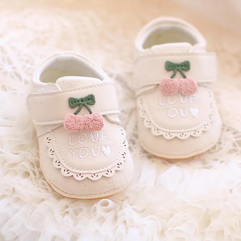 Baby-Laufschuhe mit runder Spitze, weiche Sohle, Prinzessinnen-Freizeitschuhe für Kleinkinder, Klettverschluss, 2026, brandneue flache Kinderschuhe, rutschfest – Detail 4