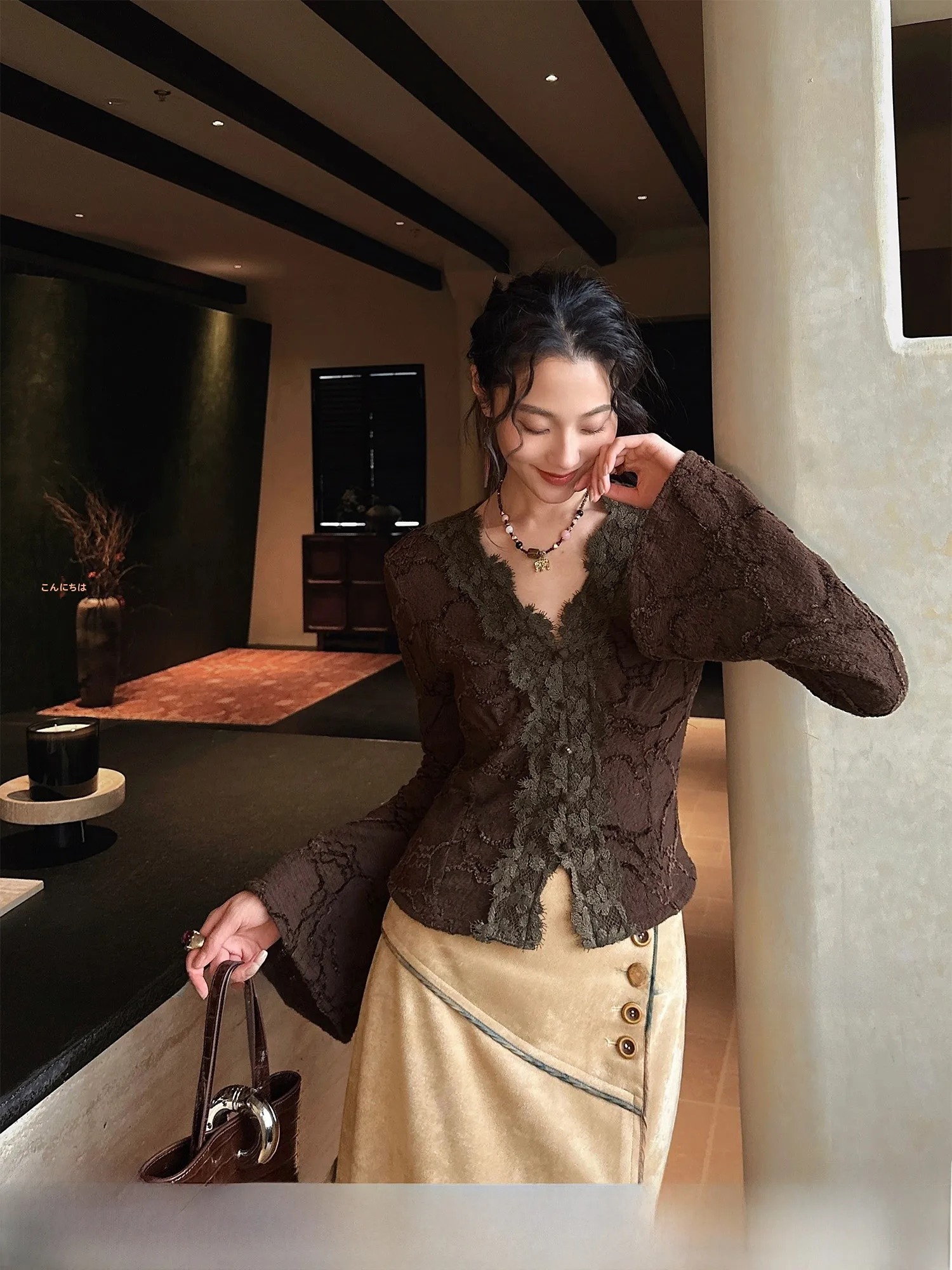 

Sanji Bla Flower【Hua Li】National Sle Lace Trim Base irt 2025 New Inner Long Sve T-irt f High Collar Women's Kni...