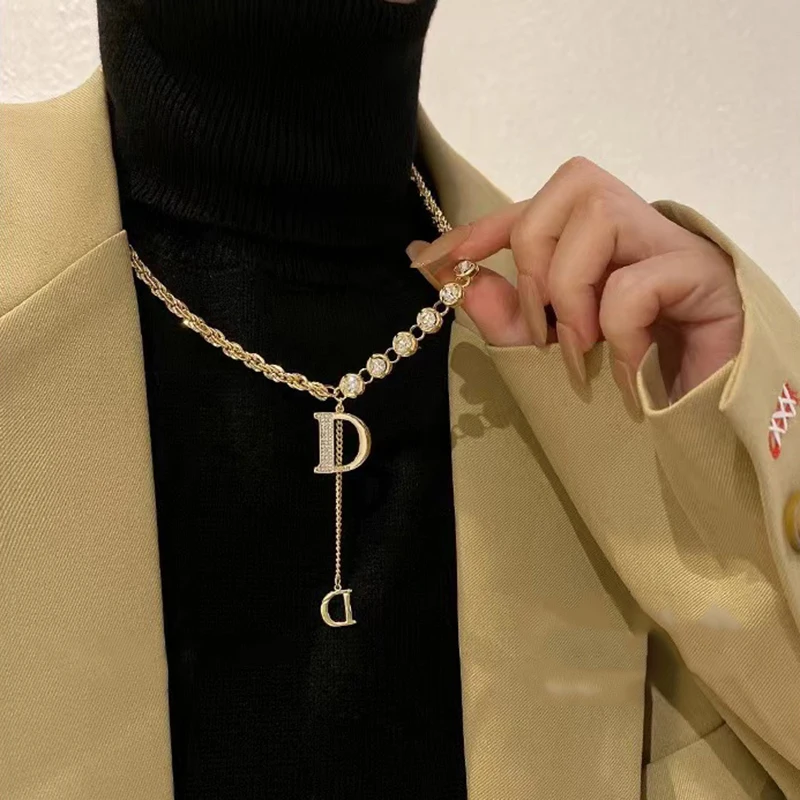 Korean classic D Letter Pendant Gold Color Plated Necklace Fashion Sweater Chain Womens Luxury Accessories Girls Unusual Jewelry