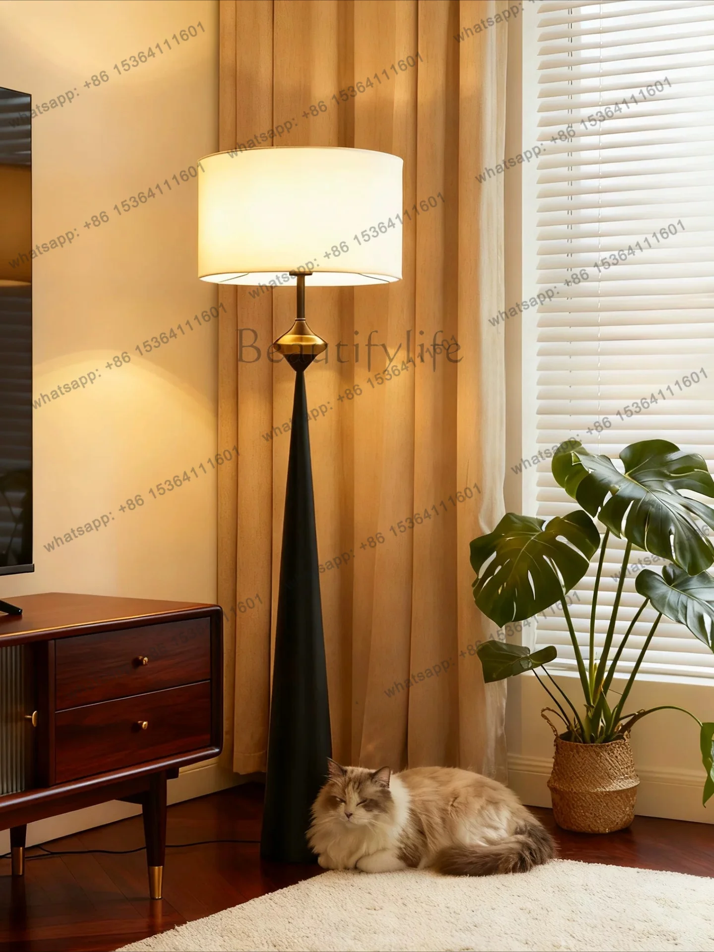 YJ living room floor-to-ceiling ornament, next to the luminous sofa, light luxury and high-end Japanese-style wabi-sabi vertical