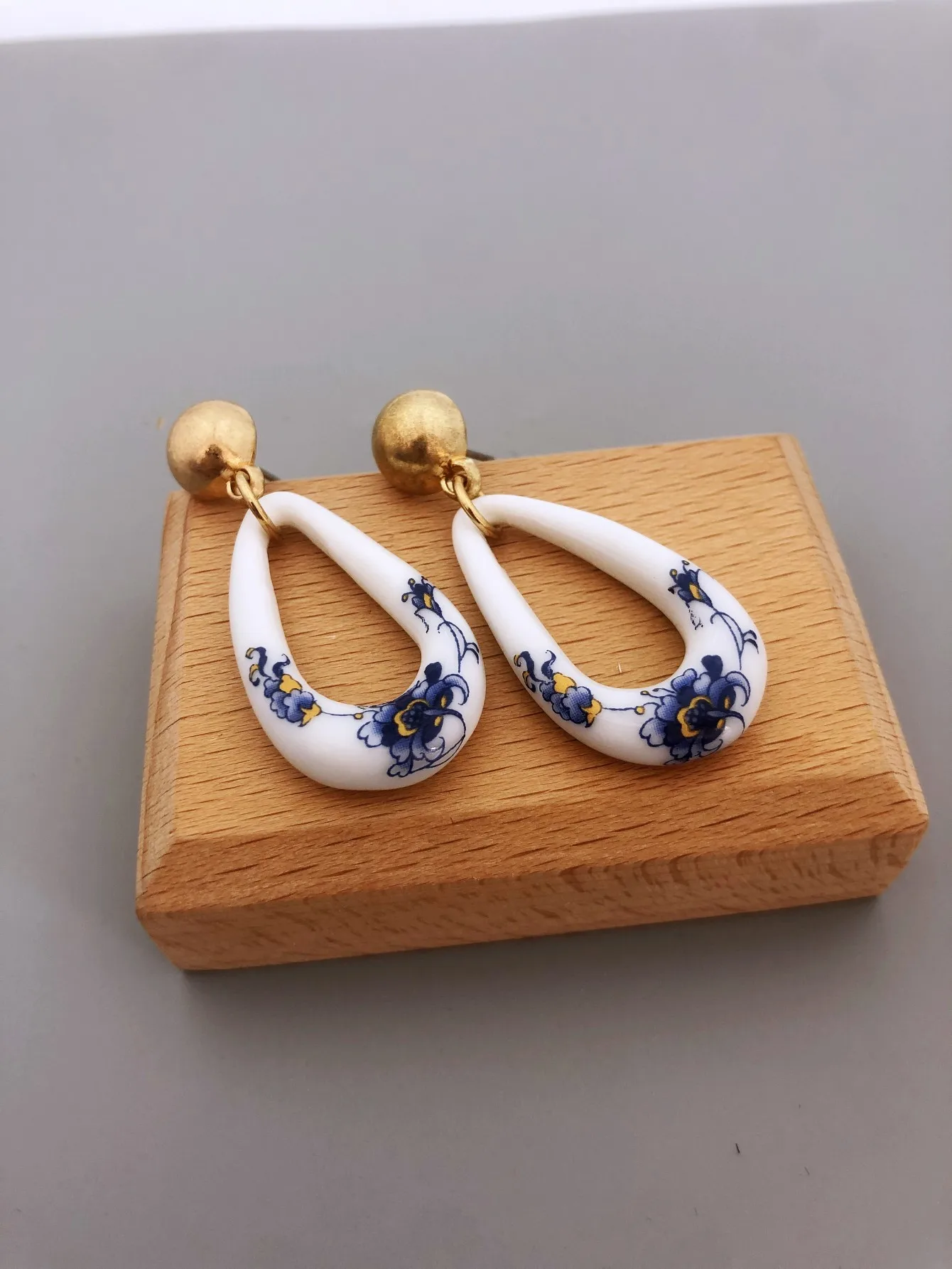 Elegant Waterdrop-shaped Ceramic Earrings for Women\'s Everyday Look